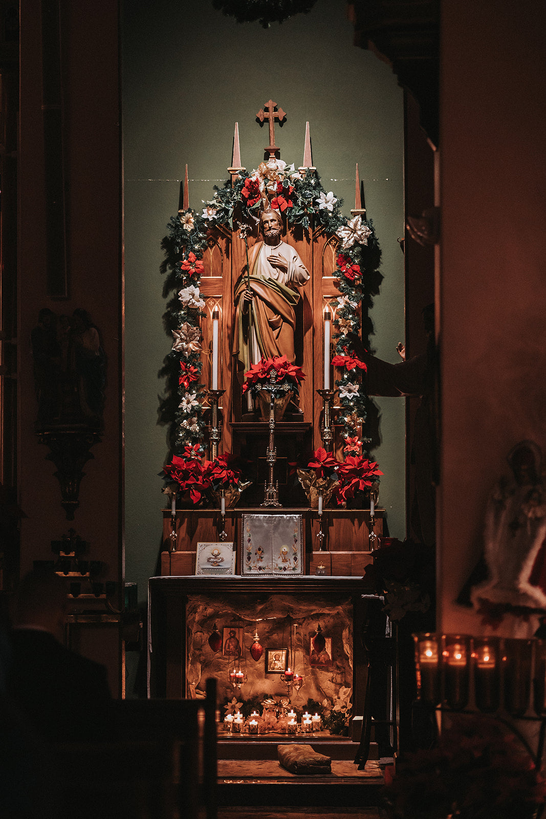 Donate for a Christmas Poinsettia Memorial